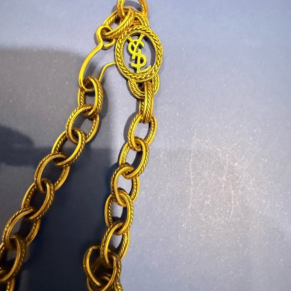 Yves Saint Laurent Vintage “Gripoix” Gold Plated Necklace. - Picture 3 of 6